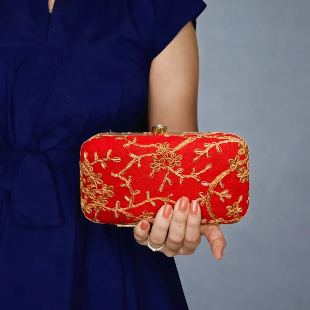 red_clutch_1000x1000.webp